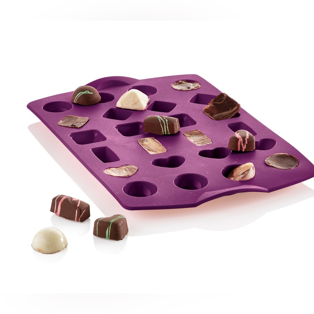 New Tupperware Silicone Candy Form